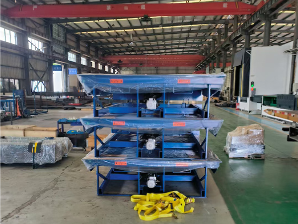 BZX2800型半自動(dòng)糊箱機(jī)